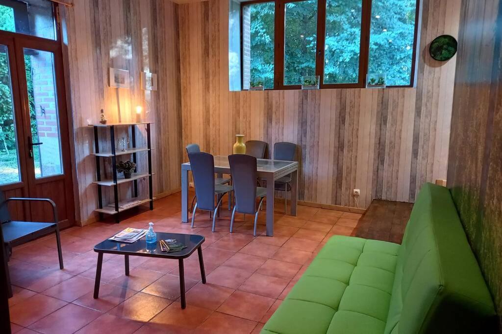 Suite Dans Le Jardin Du Chateau Agonges Zewnętrze zdjęcie