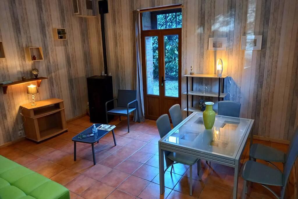 Suite Dans Le Jardin Du Chateau Agonges Zewnętrze zdjęcie